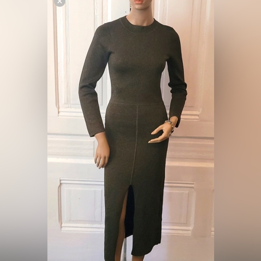 Temp closet clean out price Gorgeous elegant Sandro Paris body hugging dress